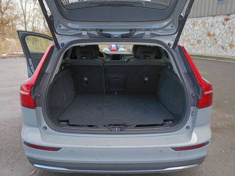 2025 Volvo V60 Cross Country B5 Plus