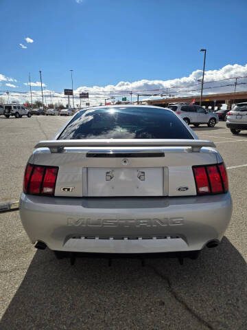 2004 Ford Mustang GT Deluxe