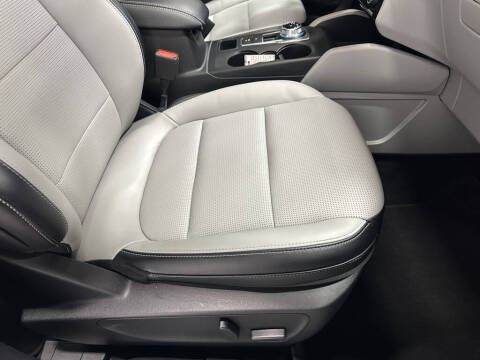 2025 Ford Escape Platinum