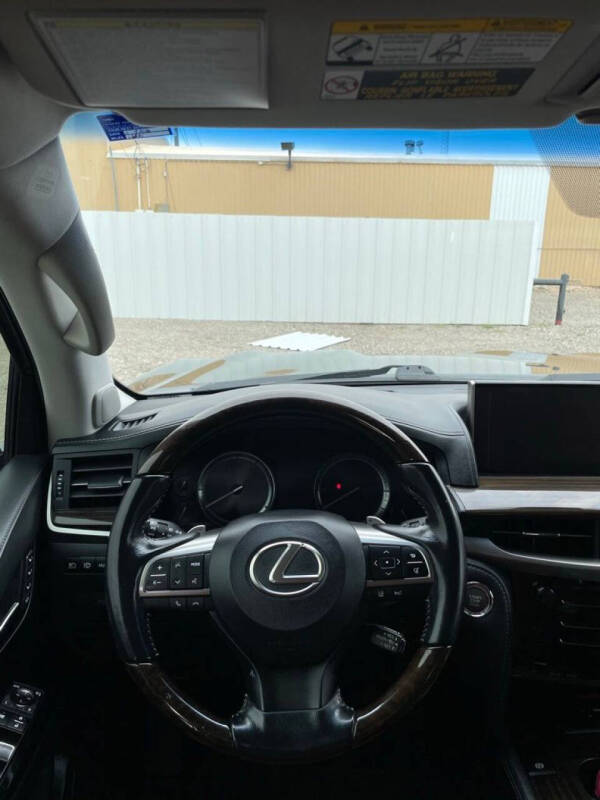 2016 Lexus LX 570