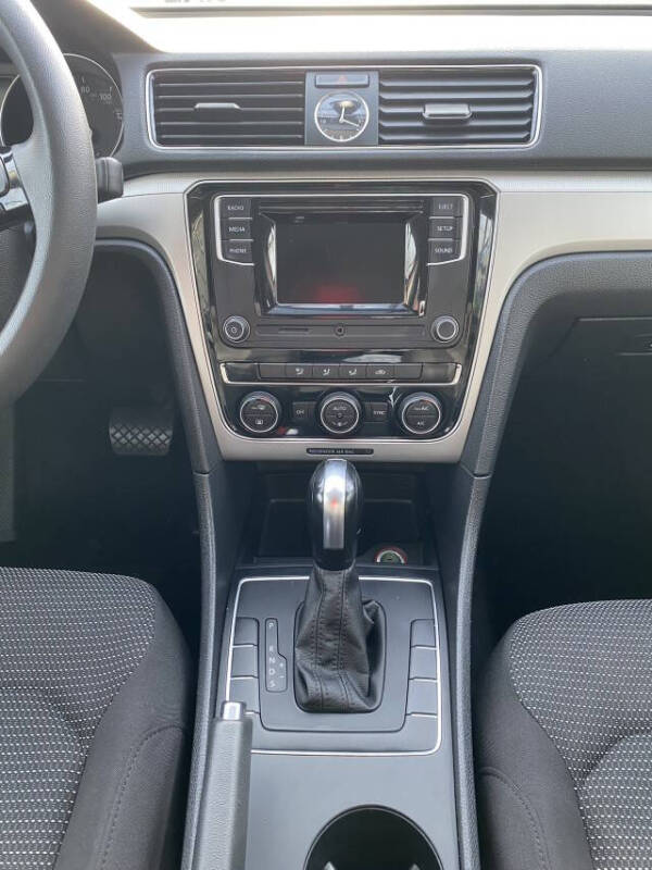 2017 Volkswagen Passat 1.8T S