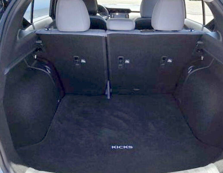 2023 Nissan Kicks SR