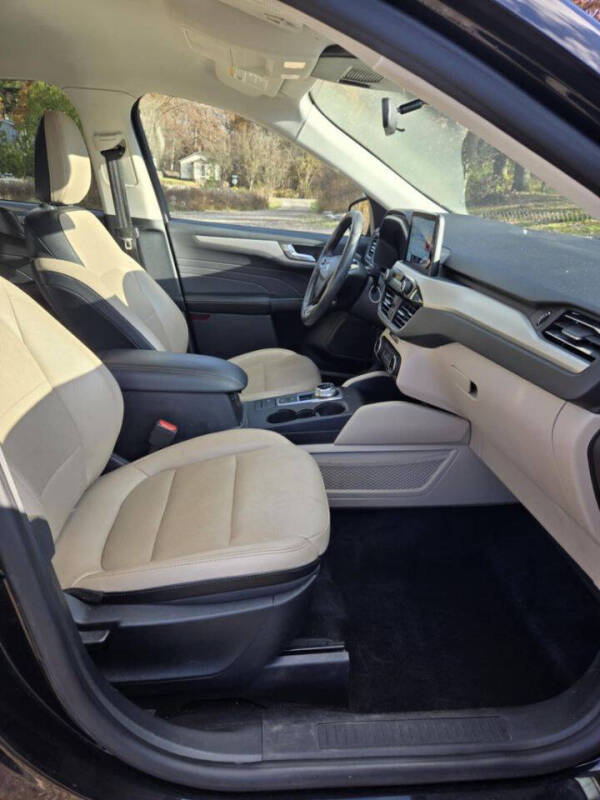 2022 Ford Escape Hybrid SEL