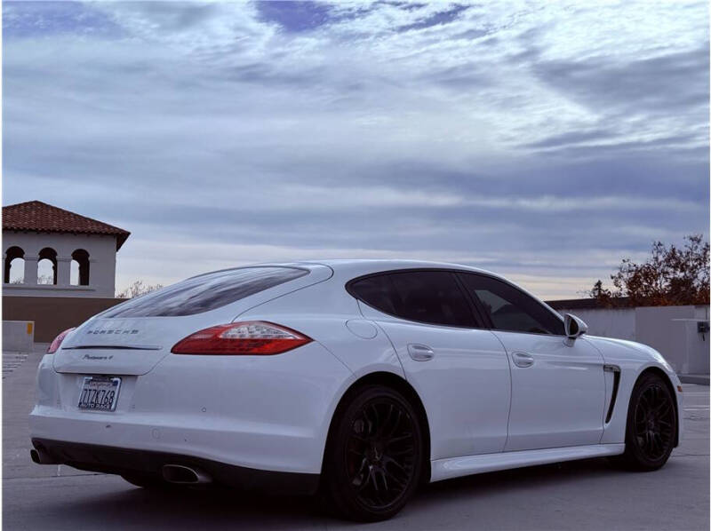2011 Porsche Panamera 4