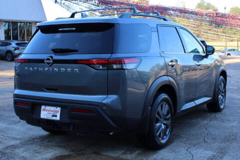 2025 Nissan Pathfinder SV