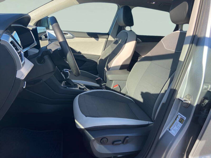 2025 Volkswagen Taos SE 4Motion