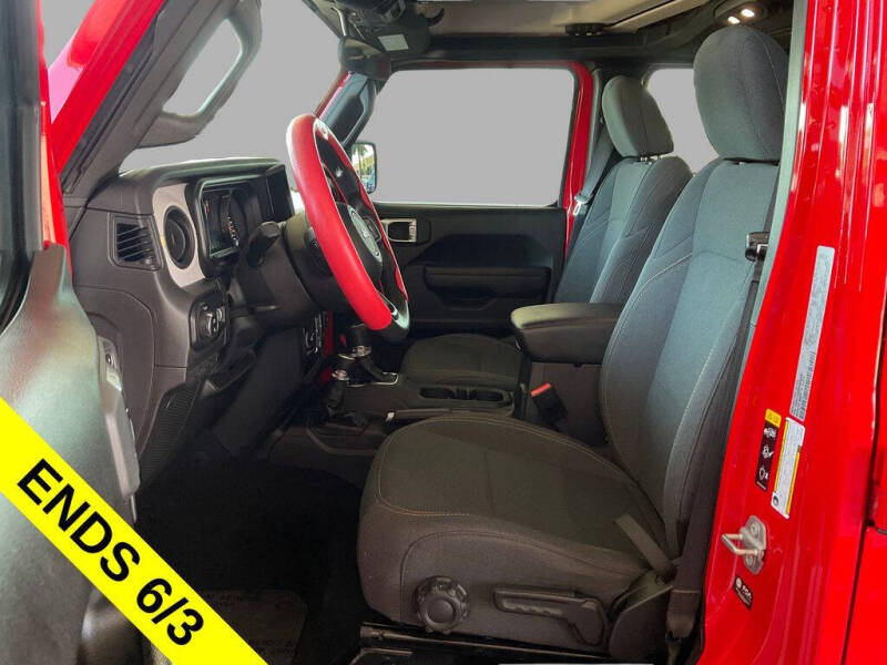 2025 Jeep Gladiator NightHawk