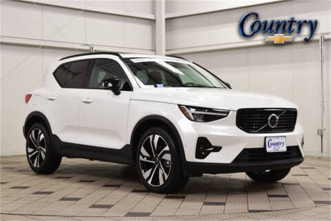 2025 Volvo XC40 B5 Plus Dark Theme