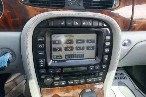 2004 Jaguar XJR