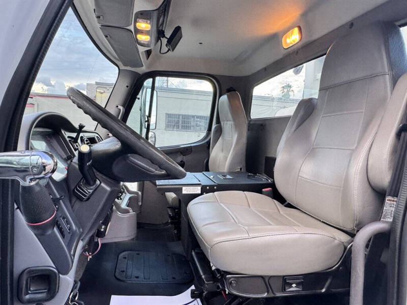 2017 Freightliner M2 106