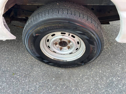 2003 Ford E-Series E-150 Base