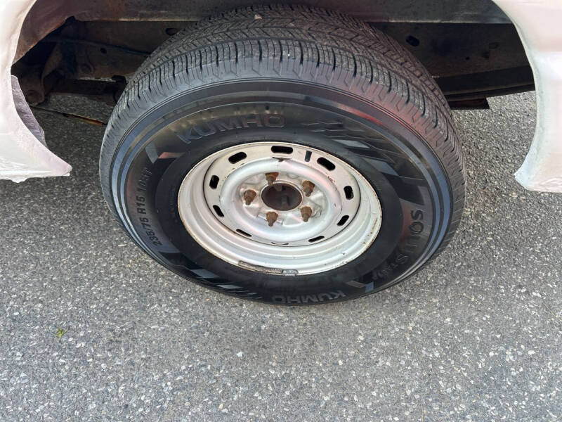 2003 Ford E-Series E-150 Base