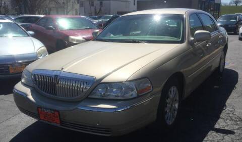 2007 Lincoln Town Car for sale at Knowlton Motors, Inc. in Freeport IL