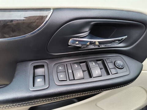 2014 Chrysler Town and Country Touring