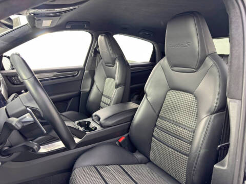 2022 Porsche Cayenne Turbo S E-Hybrid Coupe