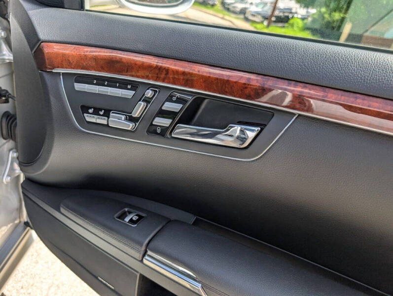 2009 Mercedes-Benz S-Class S 550 4MATIC