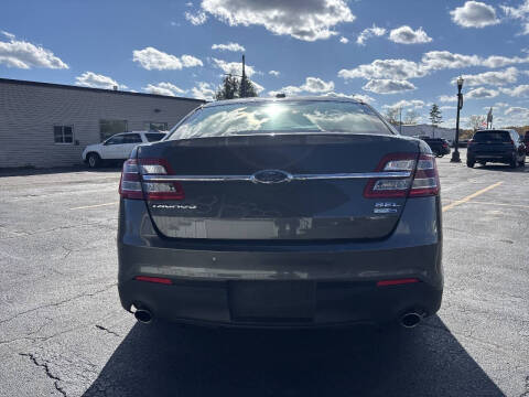 2018 Ford Taurus SEL