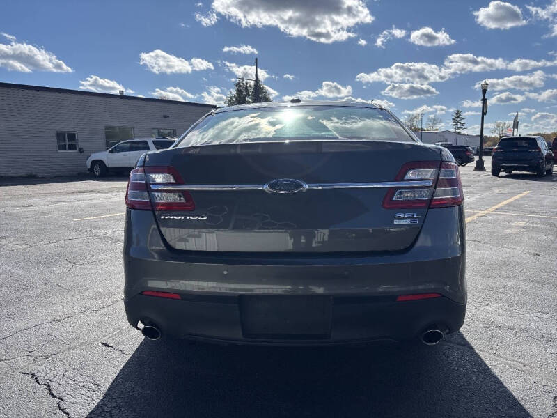 2018 Ford Taurus SEL