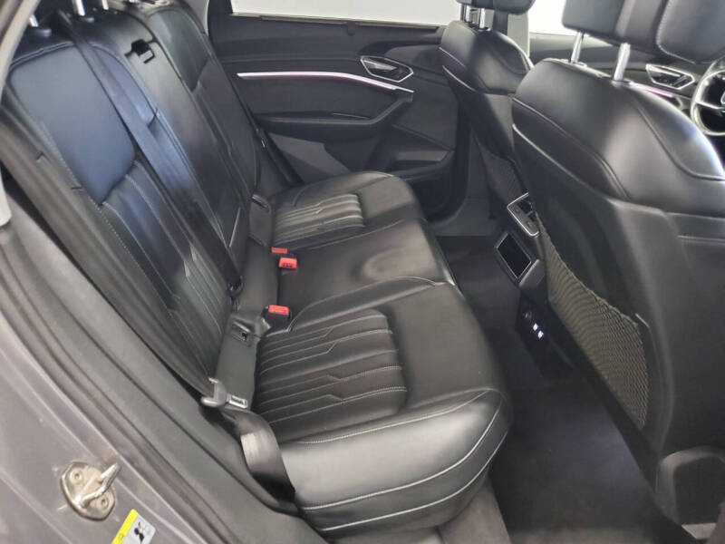 2019 Audi e-tron quattro Prestige