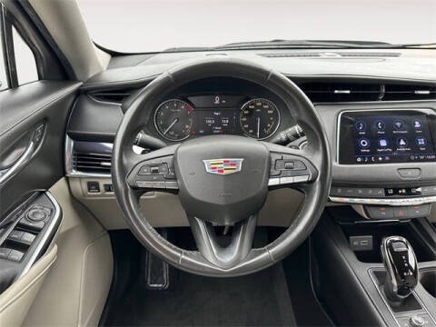 2022 Cadillac XT4 Luxury