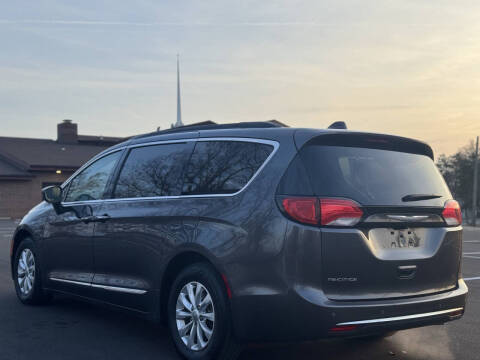 2017 Chrysler Pacifica Touring-L