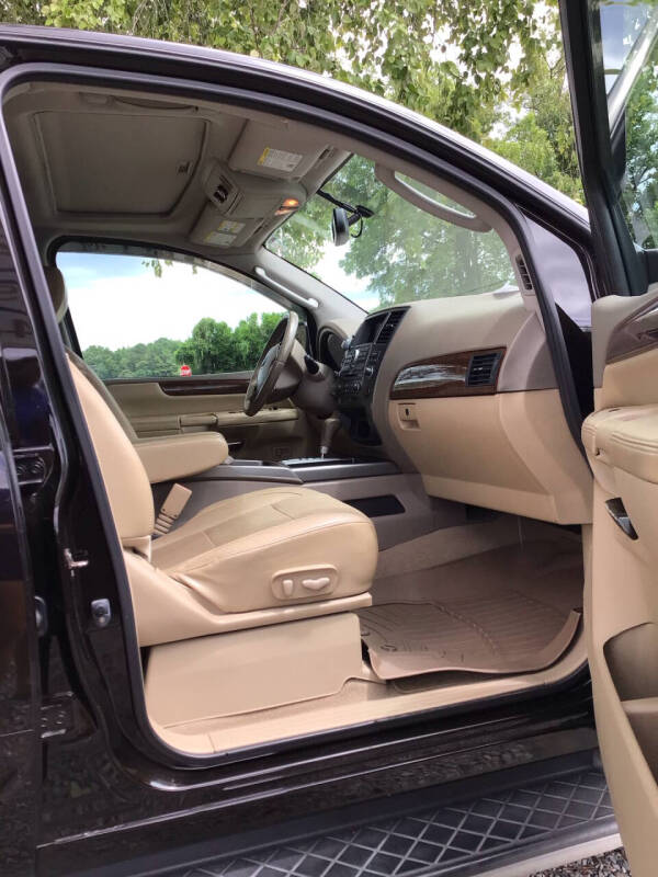 2011 Nissan Armada Platinum