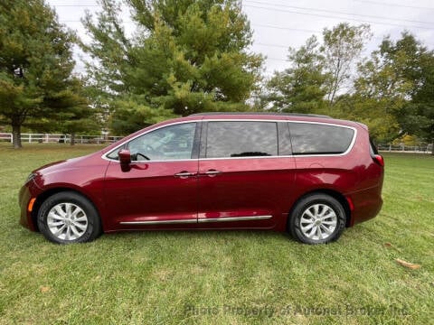 2017 Chrysler Pacifica for sale at Autonet Broker in Bloomington IL