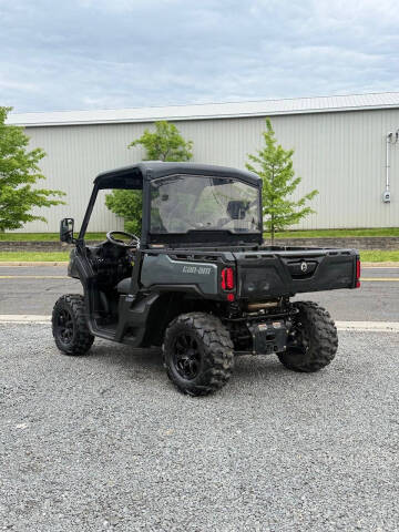 2024 Can-Am Defender HD7