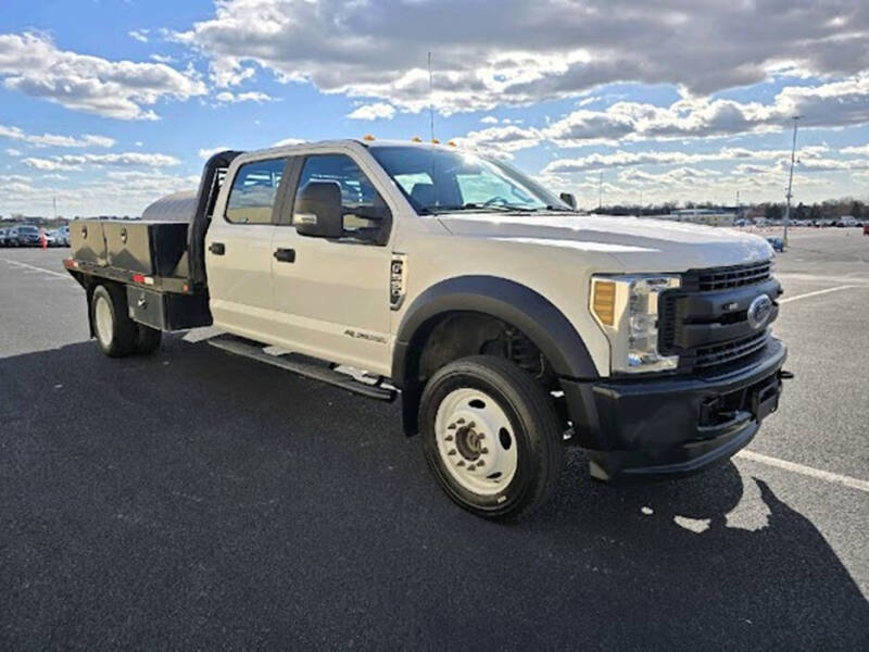 2019 Ford F-550 Super Duty Chassis Cab's photo