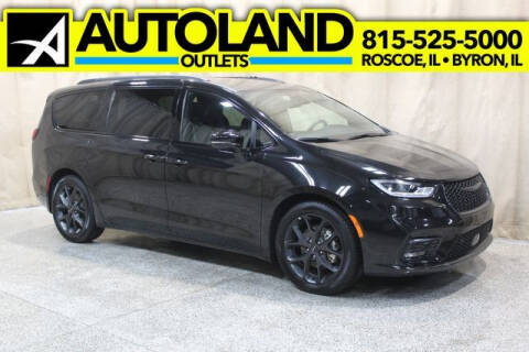 2022 Chrysler Pacifica for sale at AutoLand Outlets Inc in Roscoe IL