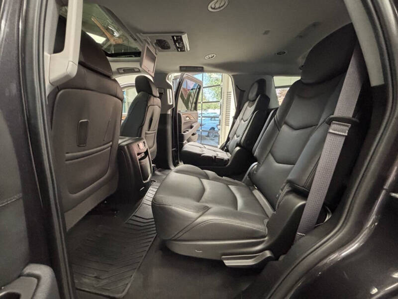 2016 Cadillac Escalade Luxury Collection