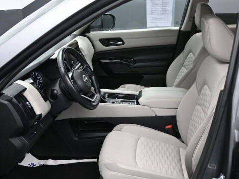 2022 Nissan Pathfinder SV