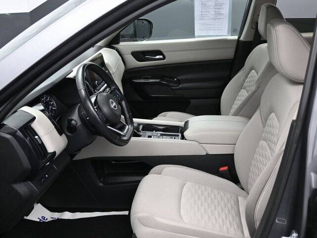 2022 Nissan Pathfinder SV