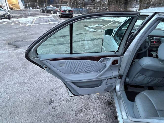 2000 Mercedes-Benz E-Class