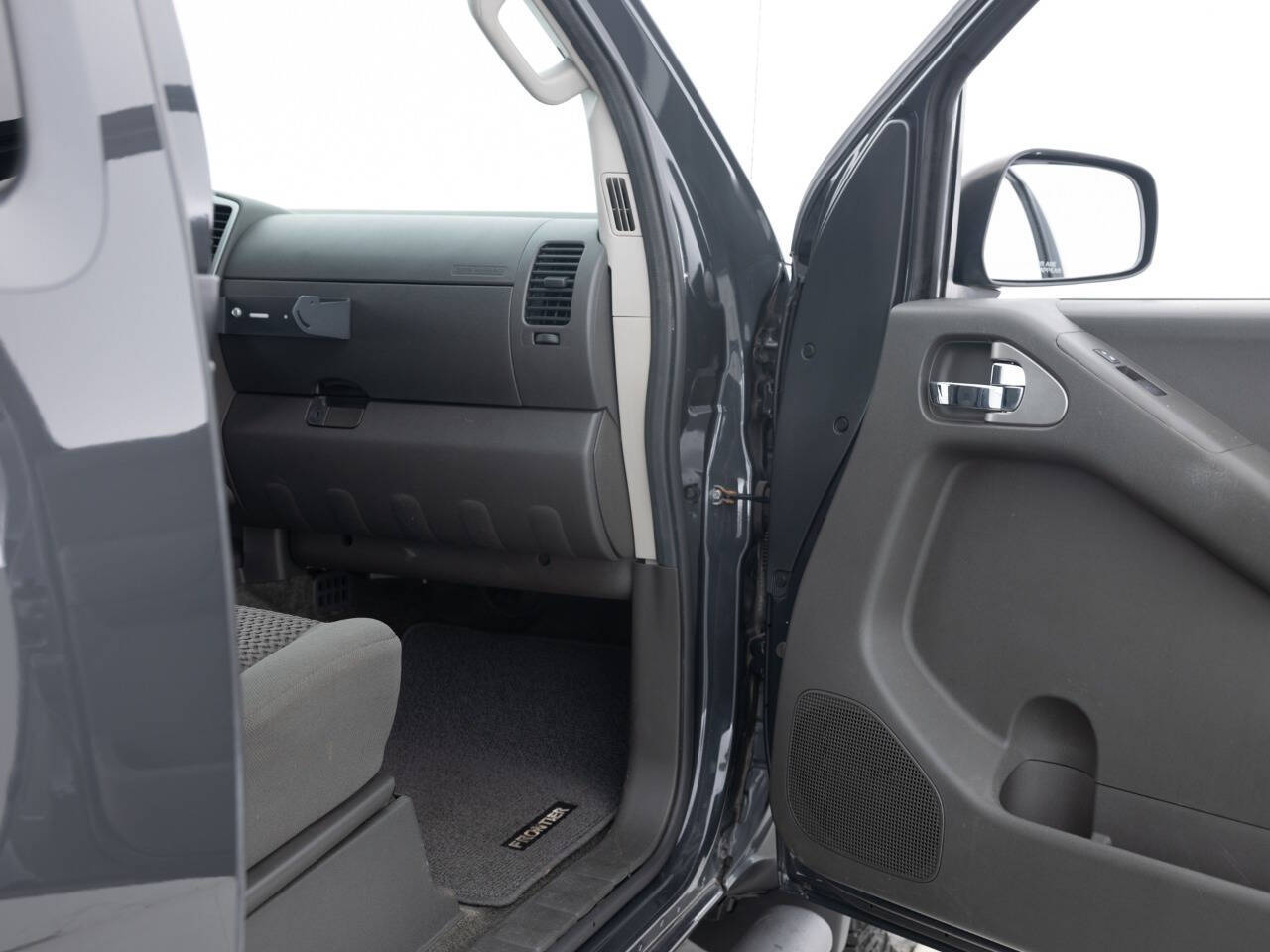 Used Car 2012 Nissan Frontier  Sv V6 4x4 4dr King Cab Pickup 5a For Sale Under $10,000 In Coal City, Illinois