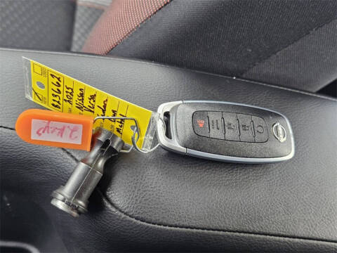 2025 Nissan Versa SR