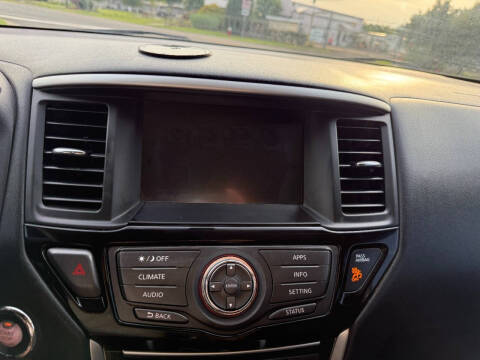 2017 Nissan Pathfinder S