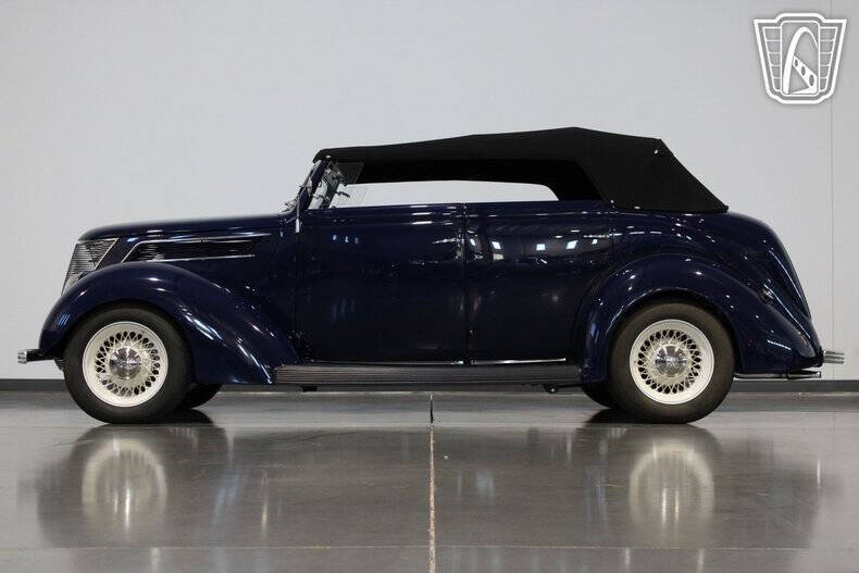 1937 Ford Phaeton