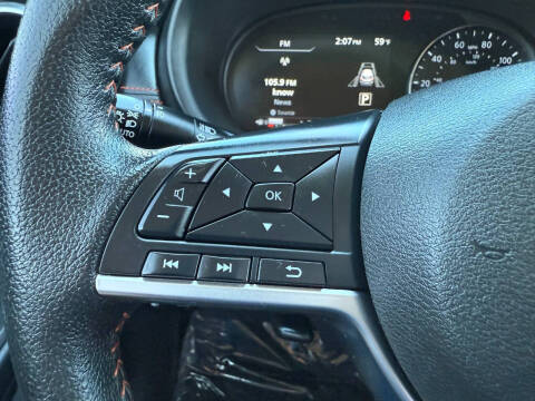 2022 Nissan Kicks SR