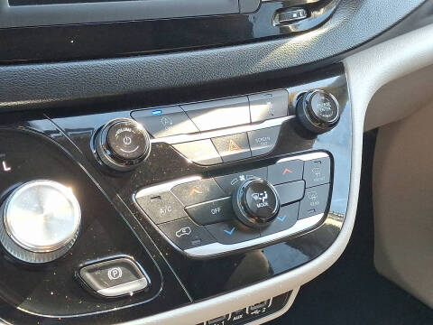 2021 Chrysler Voyager L