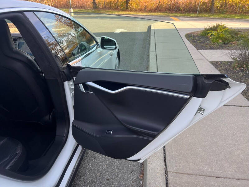 2016 Tesla Model S 85D