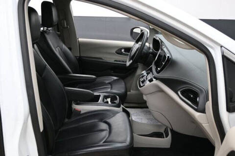 2023 Chrysler Pacifica Plug-In Hybrid Touring L