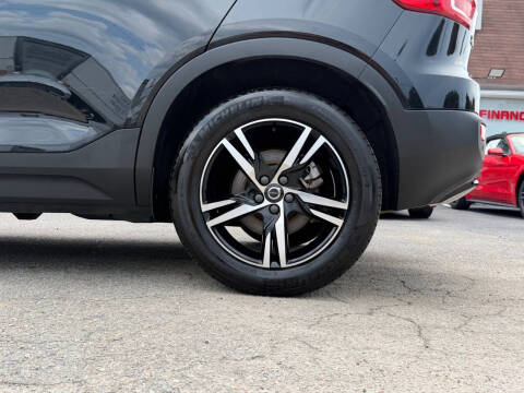2024 Volvo XC40 B5 Core Dark Theme