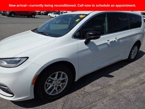2025 Chrysler Pacifica Select