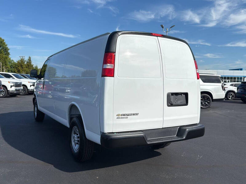 2025 Chevrolet Express 2500