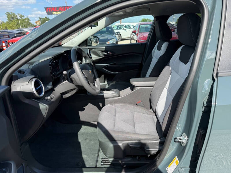 2025 Chevrolet Trax LS