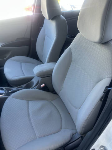 2012 Hyundai Accent SE