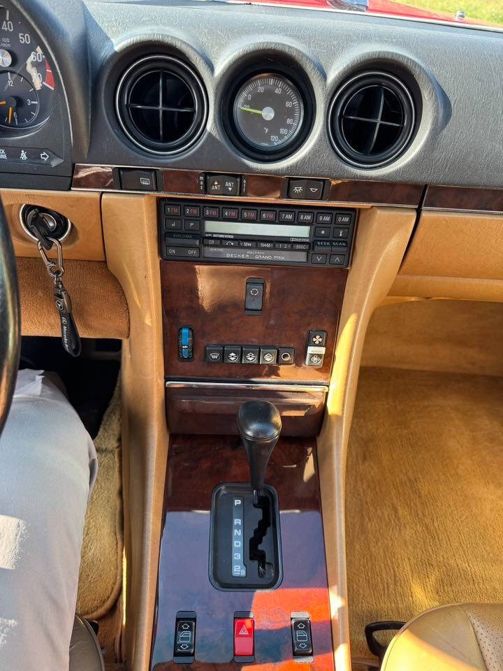 1989 Mercedes-Benz 560SL 29