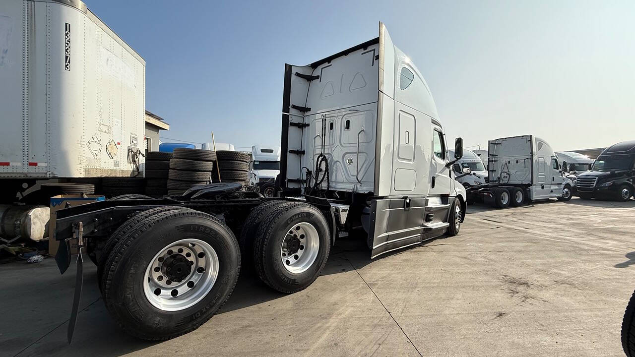 2020 Freightliner Cascadia for sale at KING TRUCK TRAILER SALES in Bakersfield, CA