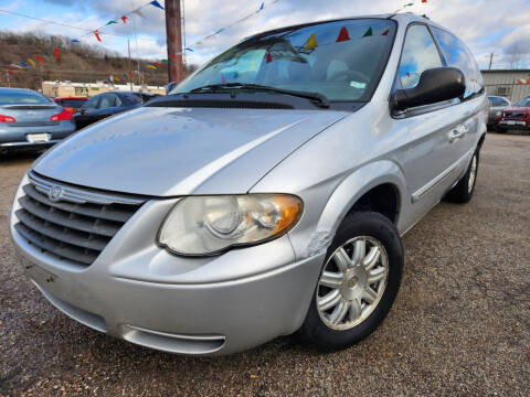 2005 Chrysler Town and Country for sale at BBC Motors INC in Fenton MO